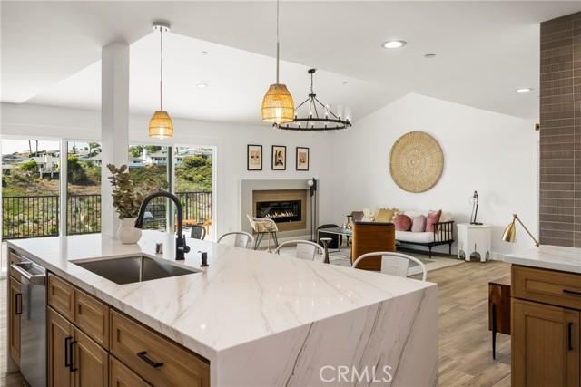 235 Via Ballena, San Clemente CA: https://media.crmls.org/medias/2041393e-f782-4765-9060-48f968c6956d.jpg