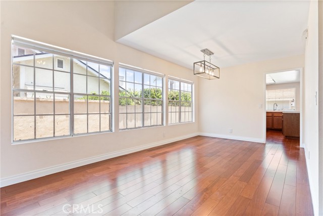 44 W Yale, Irvine CA: https://media.crmls.org/medias/20417371-81e2-4d17-8e6c-fca9409843b9.jpg