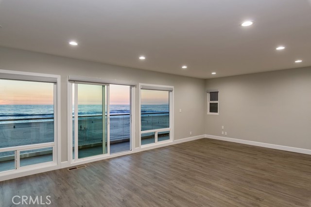 Detail Gallery Image 13 of 36 For 304 the Strand, Manhattan Beach,  CA 90266 - 4 Beds | 4/1 Baths