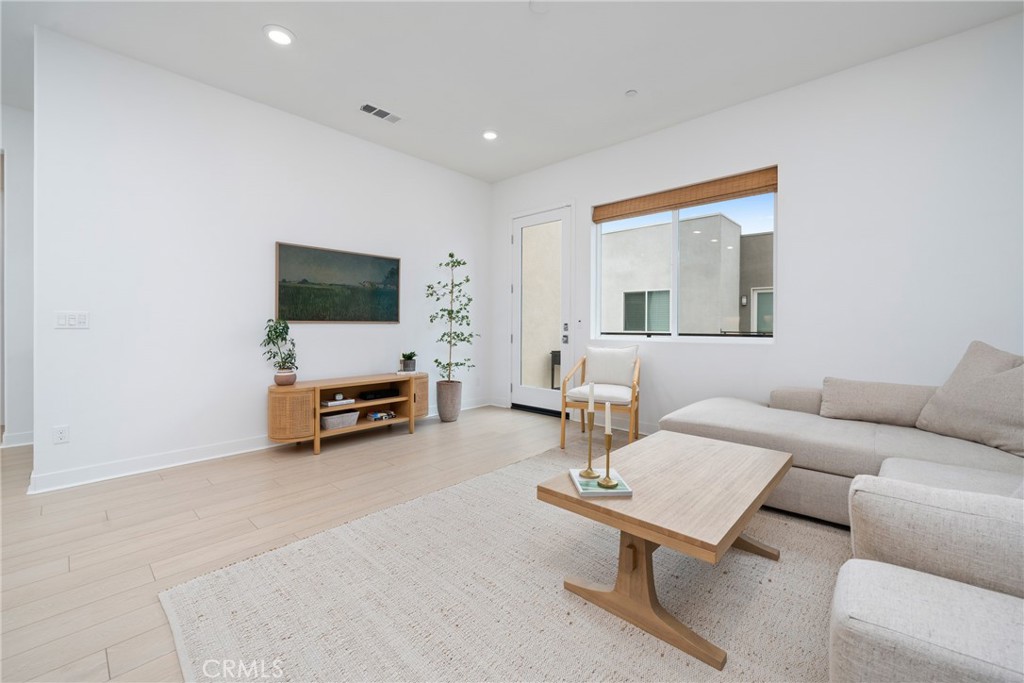 MLS #OC25029918 image #6