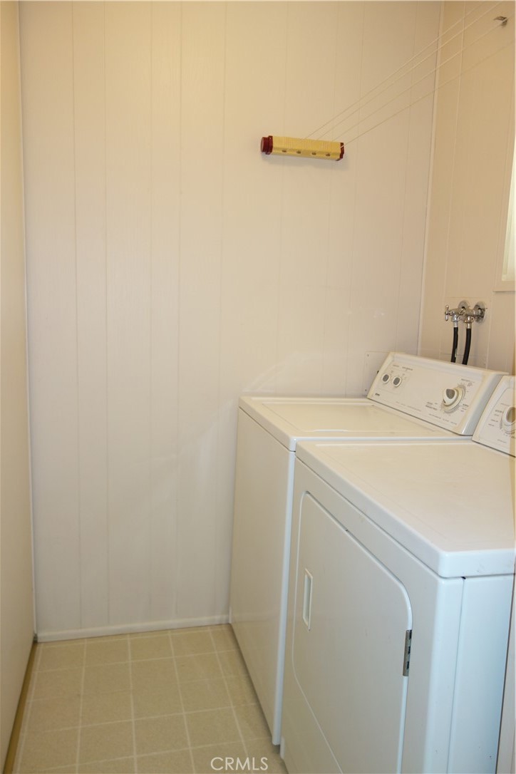https://media.crmls.org/medias/2042cebd-809f-4c9a-a09a-74c20c35f633.jpg?preset=X-Large