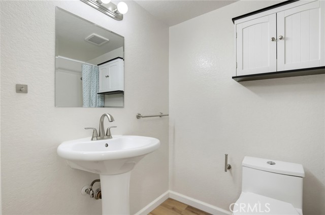 460 Oak Street, 215 photo 21