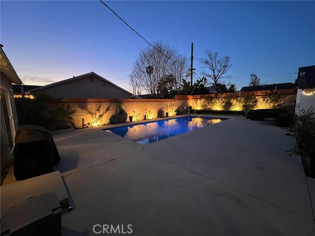 Detail Gallery Image 29 of 37 For 20933 Hemmingway St, Canoga Park,  CA 91304 - 4 Beds | 3 Baths