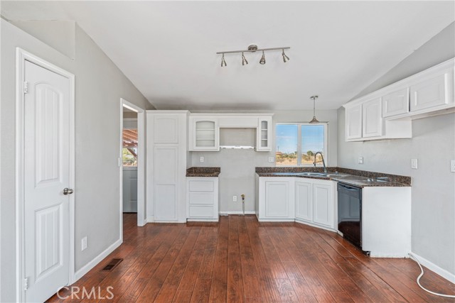 6320 Cholame Road, Phelan CA: https://media.crmls.org/medias/20435489-a61e-4e02-b8ef-4f10b22aec5a.jpg