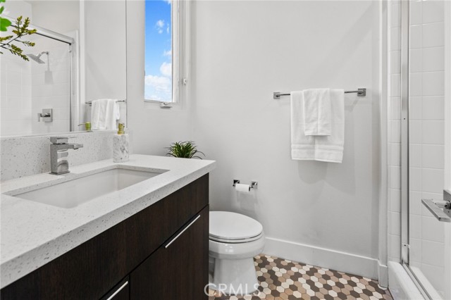61 Hartman, Irvine CA: https://media.crmls.org/medias/20439b50-f945-4f51-af9c-1a23e9789acd.jpg