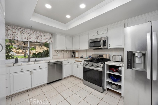 5904 Medio Luna Avenue, Bakersfield CA: https://media.crmls.org/medias/2043fc04-fe99-4baa-974d-14bf9e2544f4.jpg