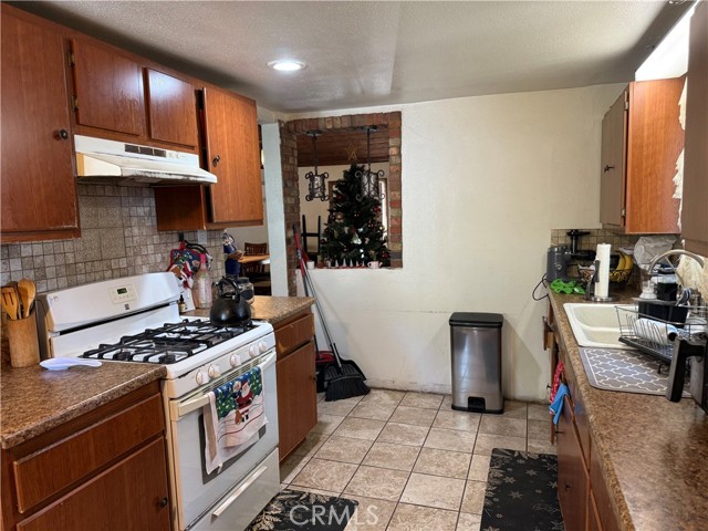 4176 Agate Street, Jurupa Valley CA: https://media.crmls.org/medias/20444048-24f3-4a59-a881-dcf329d347ce.jpg