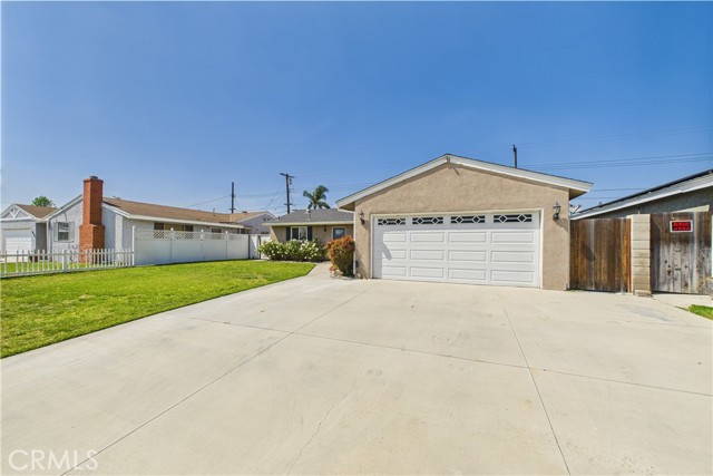 3647 W Myra Avenue, Anaheim CA: https://media.crmls.org/medias/20444a19-4f83-45e4-a50d-b144f4f22e9d.jpg