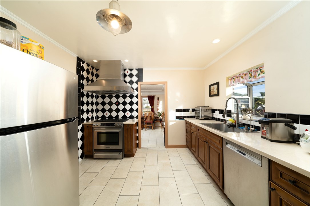 Detail Gallery Image 8 of 20 For 12391 Euclid St, Garden Grove,  CA 92840 - 4 Beds | 2 Baths