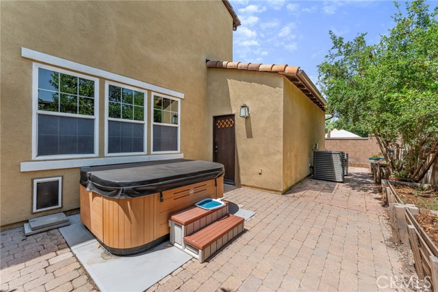 3943 E Lindenwood Drive, Ontario CA: https://media.crmls.org/medias/20462129-d778-4b2e-99f7-eff39c3442ce.jpg