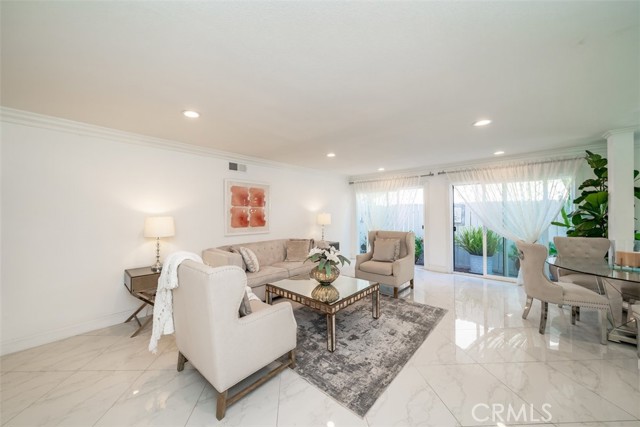 Detail Gallery Image 15 of 55 For 7152 Sunlight Dr, Huntington Beach,  CA 92647 - 5 Beds | 4 Baths