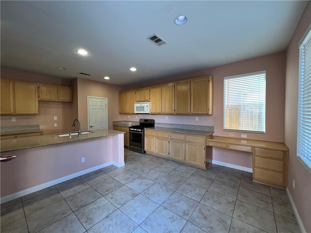 Detail Gallery Image 7 of 24 For 16514 Badalona St, Lake Elsinore,  CA 92530 - 3 Beds | 2/1 Baths