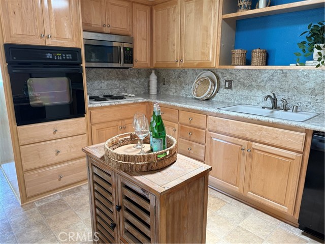 1540 Northwood Rd. 11-270L, Seal Beach CA: https://media.crmls.org/medias/20474974-a76d-4464-b48d-7c11beebc748.jpg