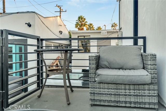 5340 S Harcourt Avenue, Los Angeles CA: https://media.crmls.org/medias/20483ea8-2ca8-44b6-9534-c7115964a3d6.jpg