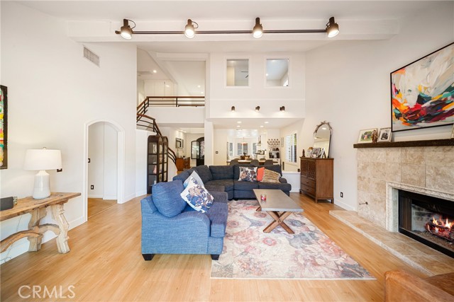 Detail Gallery Image 17 of 67 For 24224 Creekside Dr, Newhall,  CA 91321 - 5 Beds | 3 Baths