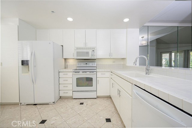 Detail Gallery Image 4 of 37 For 2243 Martin #419,  Irvine,  CA 92612 - 2 Beds | 2 Baths