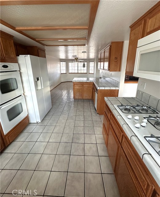 Detail Gallery Image 6 of 26 For 13005 Greensboro, Victorville,  CA 92395 - 3 Beds | 2 Baths