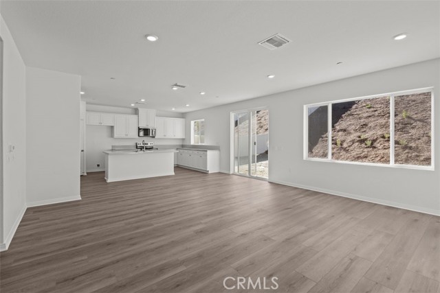 4746 Sicily Drive, Lake Elsinore CA: https://media.crmls.org/medias/204a1944-31b2-451f-85c2-c6e96a04eab0.jpg