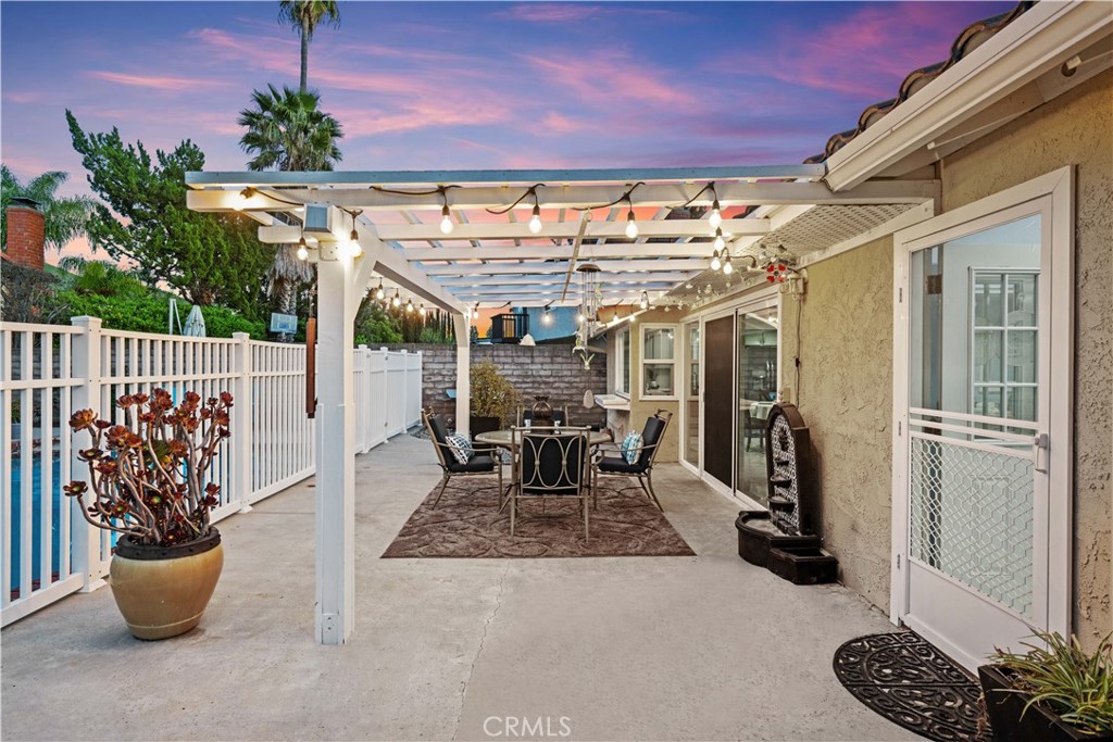 https://media.crmls.org/medias/204af3be-ca49-4faa-b211-72d6d1d0d9d6.jpg?preset=X-Large