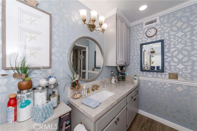 1st floor full bathroom