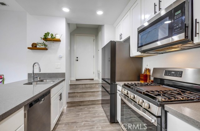 Detail Gallery Image 4 of 42 For 284 Laurel Ave #5,  Brea,  CA 92821 - 2 Beds | 1/1 Baths