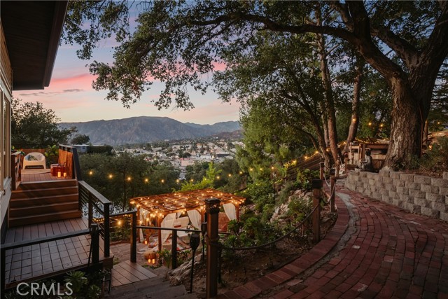 9570 Amoret Drive, Tujunga CA: https://media.crmls.org/medias/204c0e6b-cc64-40bb-84bf-fb9c1c80edd3.jpg