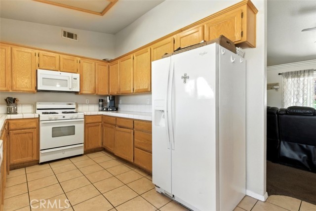 16662 Joshua Street, Hesperia CA: https://media.crmls.org/medias/204c5351-1035-4a95-aa95-7742db3f54fe.jpg