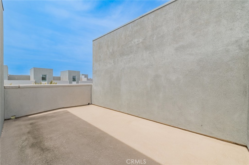 https://media.crmls.org/medias/204cc567-ae0e-45f3-8356-c2be870fd5b5.jpg?preset=X-Large