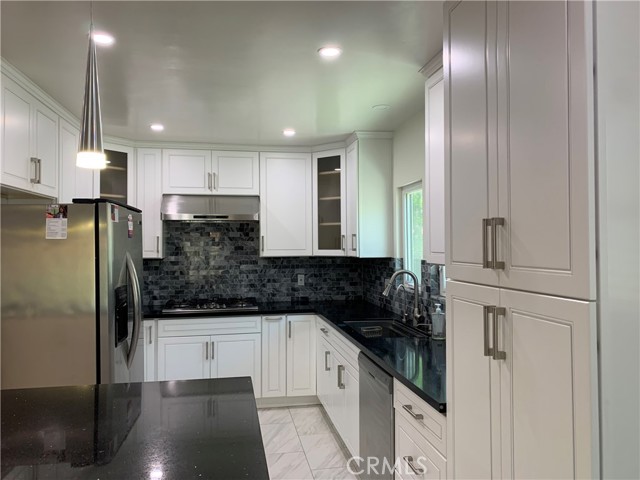 220 Laurel Avenue, Arcadia CA: https://media.crmls.org/medias/204cd19f-88a0-4811-84de-92e0b09c5b77.jpg