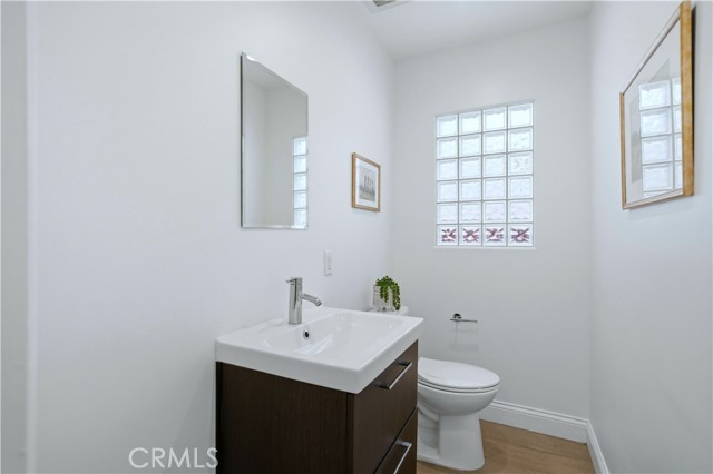 Detail Gallery Image 23 of 46 For 108 Roycroft Ave, Long Beach,  CA 90803 - 4 Beds | 3/1 Baths