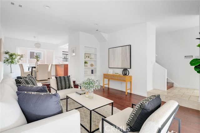 Detail Gallery Image 1 of 1 For 1742 Granville Ave #4,  Los Angeles,  CA 90025 - 2 Beds | 2/1 Baths