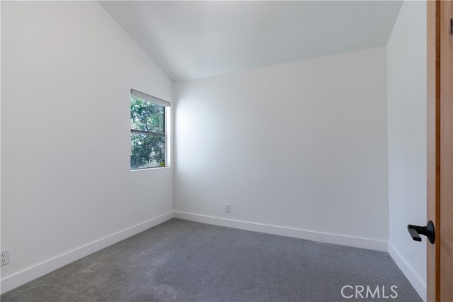 22139 burbank, Woodland Hills CA: https://media.crmls.org/medias/204d6baa-d411-4bc1-9b28-8dfd0c2b3552.jpg