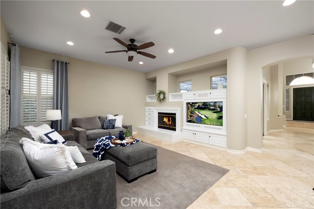 10 Spring Grove, Irvine CA: https://media.crmls.org/medias/204daef1-ef41-4184-95f3-86cdb2f1325b.jpg
