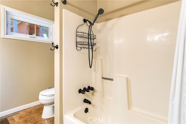 Detail Gallery Image 18 of 30 For 39576 Oak Glen Rd, Fawnskin,  CA 92333 - 2 Beds | 3/1 Baths