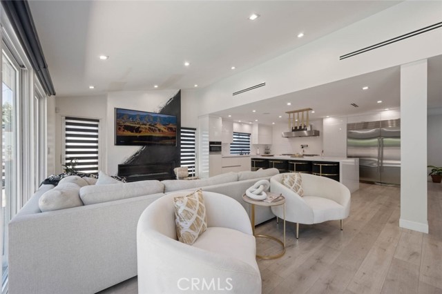 Detail Gallery Image 7 of 75 For 17043 Gunther St, Granada Hills,  CA 91344 - 4 Beds | 4 Baths