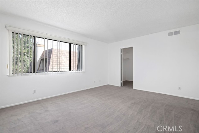 9000 Vanalden Avenue, Northridge CA: https://media.crmls.org/medias/204ea98c-66b8-4af4-9120-92ff30a69559.jpg