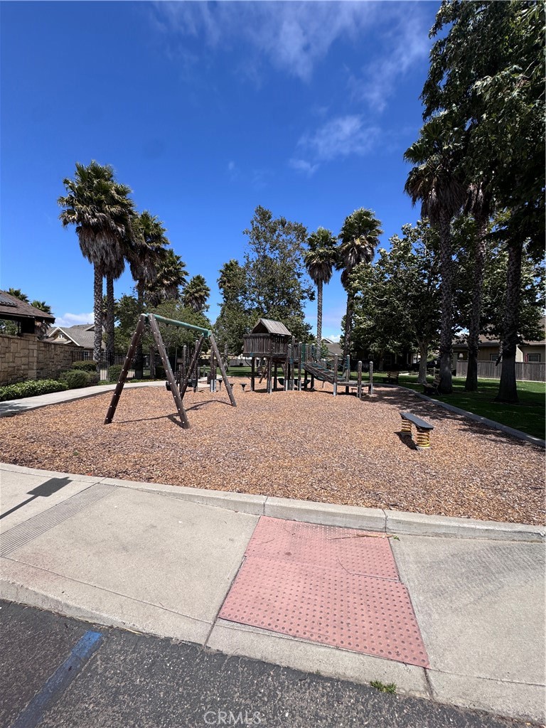 https://media.crmls.org/medias/204ee5df-c013-4055-a9ef-c59c78bdbcd7.jpg?preset=X-Large