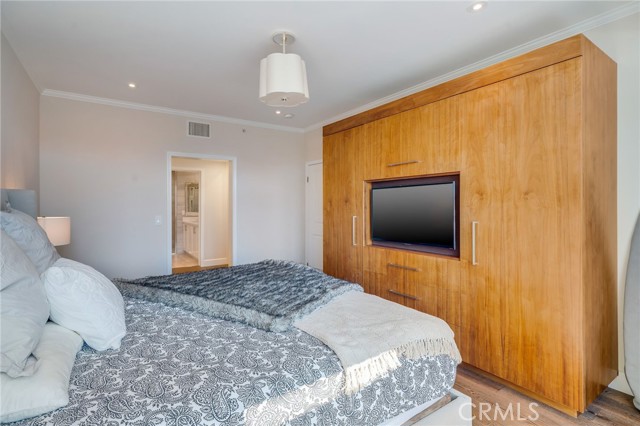 Detail Gallery Image 6 of 24 For 125 N Raymond Ave #205,  Pasadena,  CA 91103 - 2 Beds | 2/1 Baths