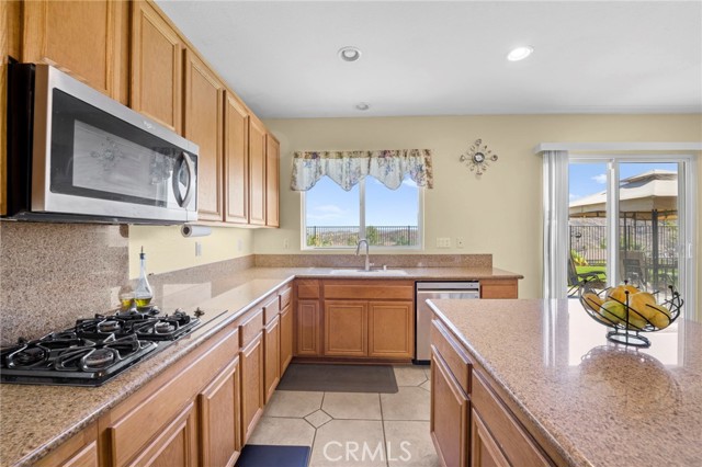 Detail Gallery Image 15 of 57 For 31920 Cedarhill, Lake Elsinore,  CA 92532 - 5 Beds | 3/1 Baths