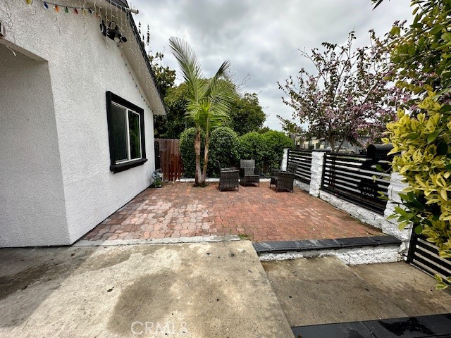 Detail Gallery Image 5 of 18 For 10621 Kalmia St, Los Angeles,  CA 90002 - 4 Beds | 2 Baths