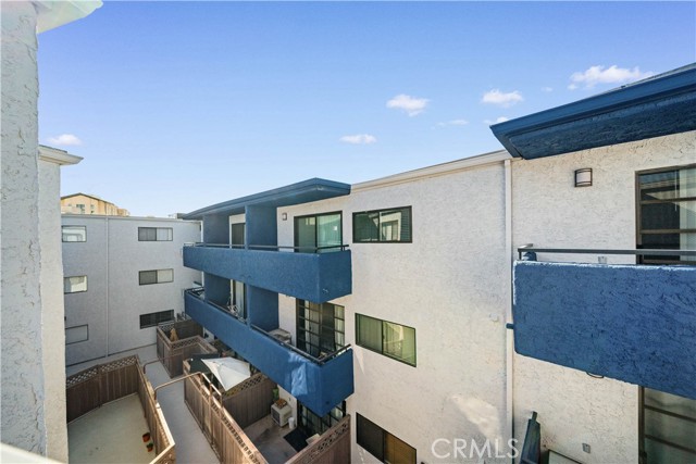 Detail Gallery Image 9 of 32 For 10982 Roebling Avenue #524,  Los Angeles,  CA 90024 - 2 Beds | 1 Baths