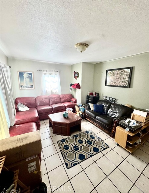 227 N Yale Avenue, Fullerton CA: https://media.crmls.org/medias/204ffa9e-18dd-45eb-bbca-00b0fa51b37a.jpg