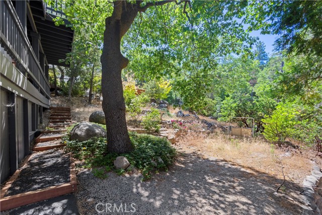 28833 Manitoba Drive, Lake Arrowhead CA: https://media.crmls.org/medias/2050c5e6-2deb-4537-b825-c3ad81ca51a2.jpg