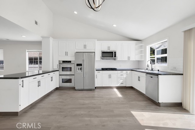 5434 Sylvia Avenue, Tarzana CA: https://media.crmls.org/medias/205150f8-8629-4c35-92c4-42b013f443f6.jpg