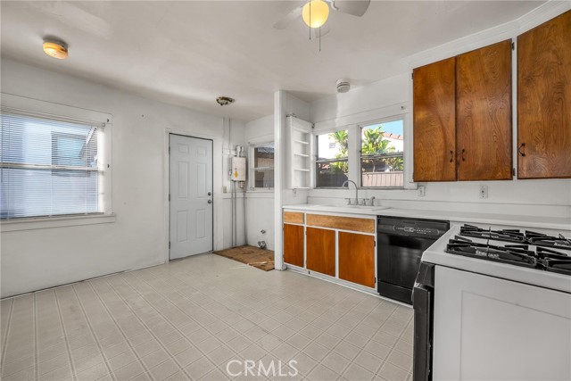 Detail Gallery Image 5 of 20 For 1939 South Alma Street, San Pedro,  CA 90731 - – Beds | – Baths