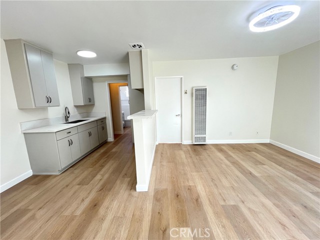 Detail Gallery Image 4 of 9 For 3430 W 63rd St #3,  Los Angeles,  CA 90043 - 1 Beds | 1 Baths