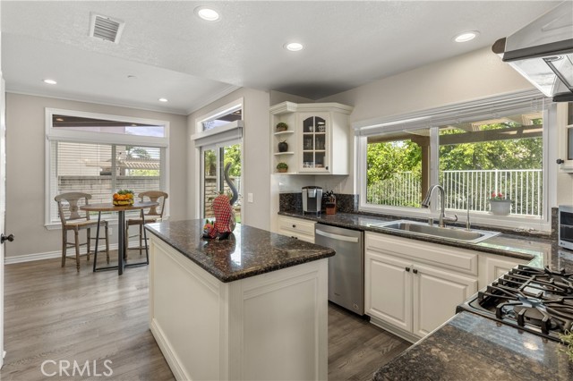 Detail Gallery Image 11 of 38 For 500 S Laureltree Dr, Anaheim Hills,  CA 92808 - 4 Beds | 2/1 Baths