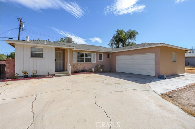 438 E Avenue R5, Palmdale CA: https://media.crmls.org/medias/2052b2d1-cd1f-44c0-a67b-7b564dbf4279.jpg