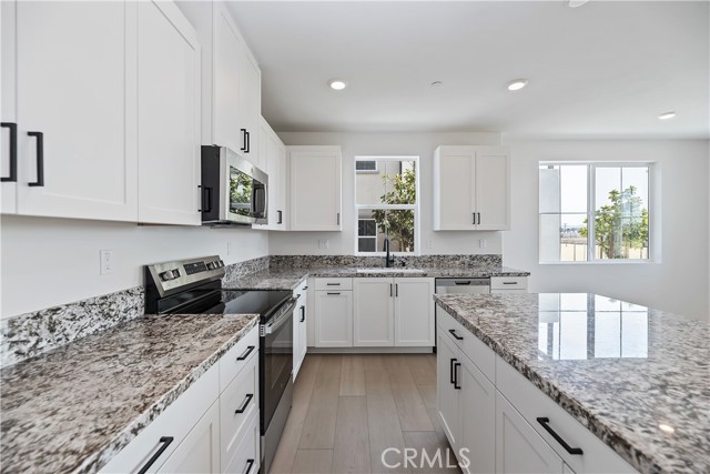 16125 Linden Lane, Chino CA: https://media.crmls.org/medias/2053d45e-dc2b-4c38-9700-f2887777ddd2.jpg