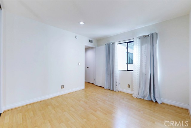 Detail Gallery Image 31 of 38 For 10504 Sunland Blvd Bld #5,  Sunland,  CA 91040 - 2 Beds | 2 Baths